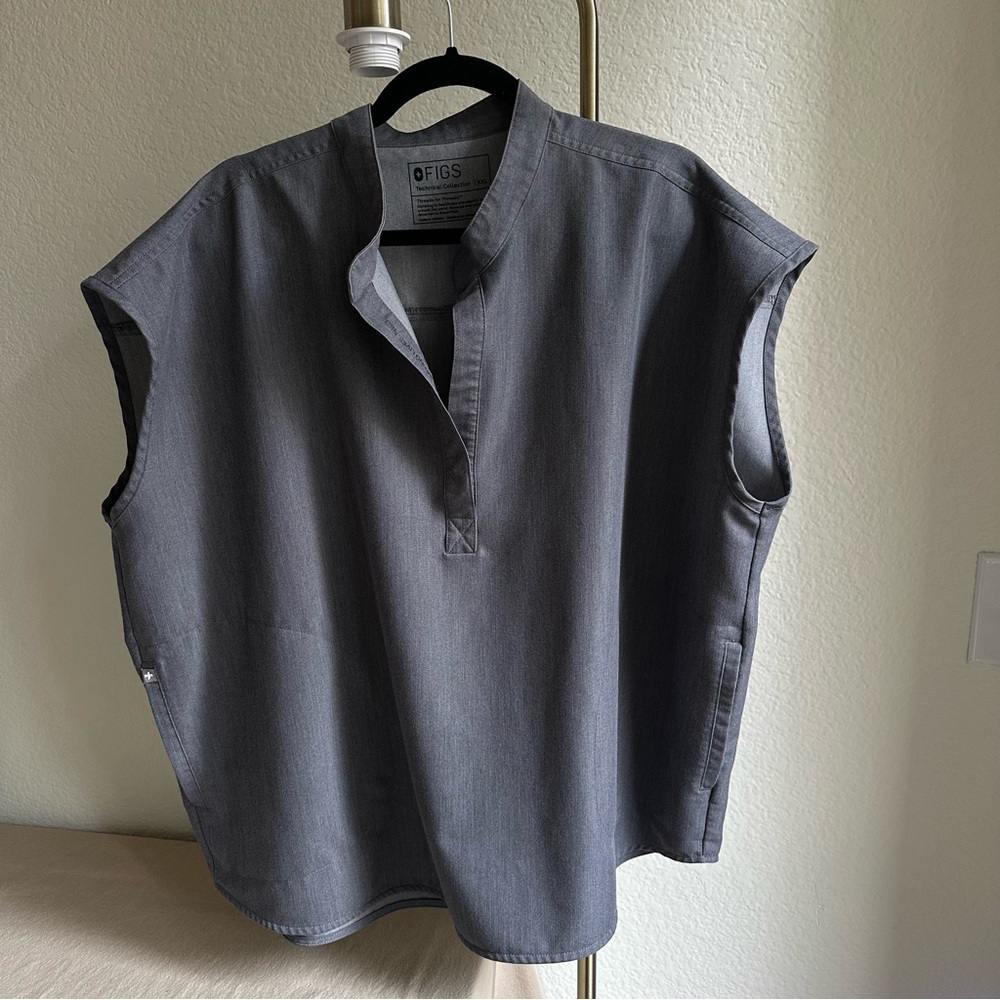 FIGS Graphite Rafaela Oversized Scrub Top - Picture 4 of 8